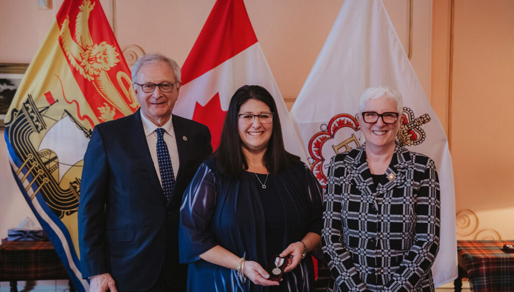 Paul Doucet reçoit le Jubilé de la Reine